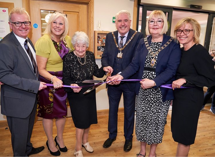 Mayor officially opens Smyth Lodge